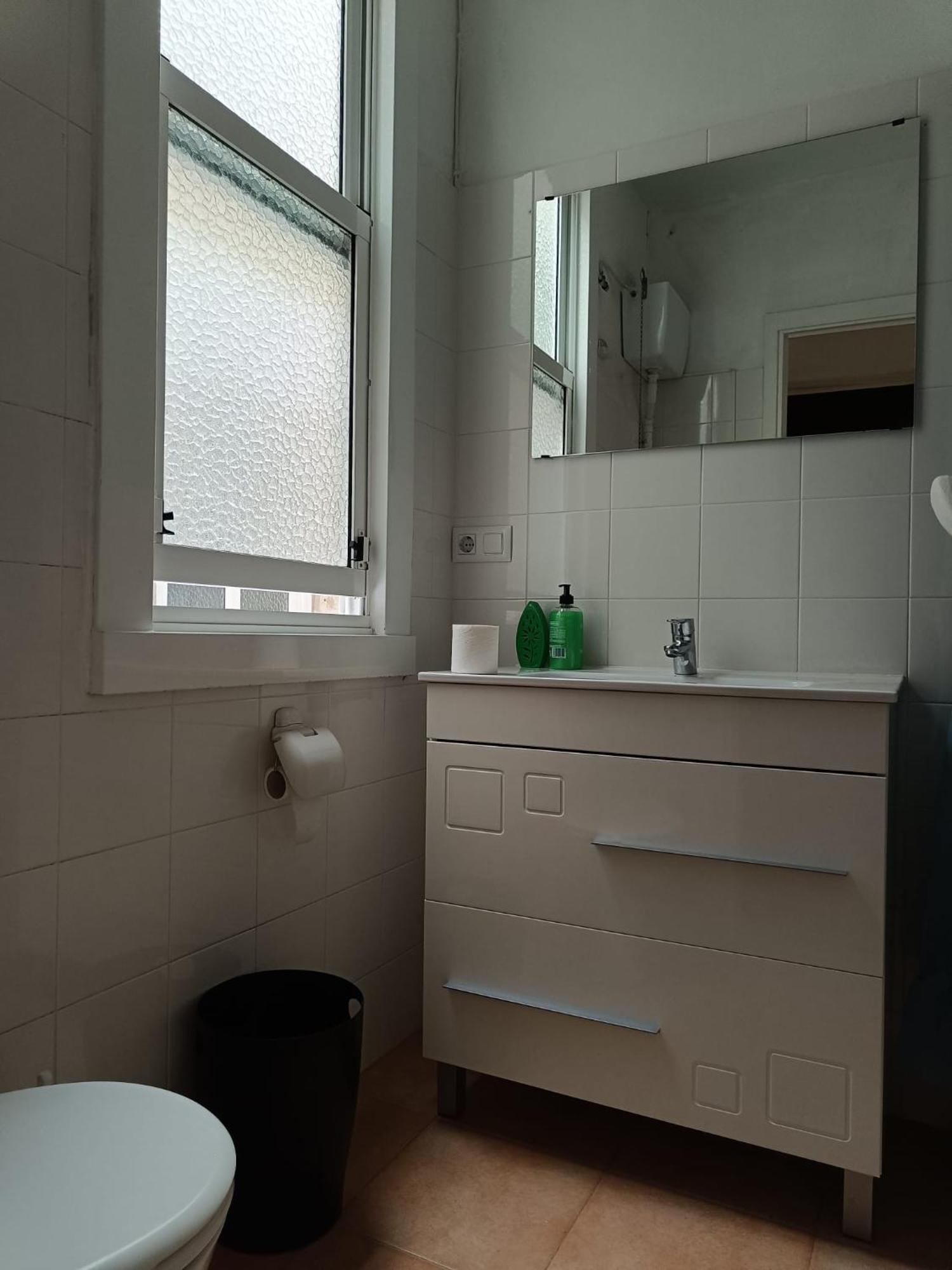 Piso Antiguo, Muebles Viejos, Muy Sencillo, Alquilado En Invierno A Estudiantes, Sin Ascensor, Cocina Antigua A Gas, Edificio Muy Antiguo Apartment A Coruna Luaran gambar